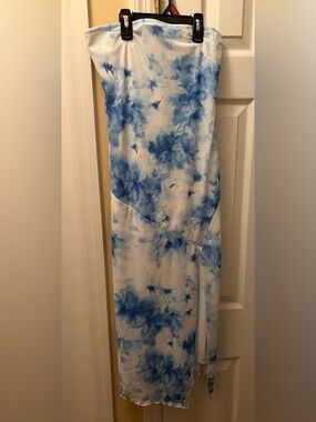 Caution To The Wind Blue and White Watercolor Print Maxi Dress Size Medium